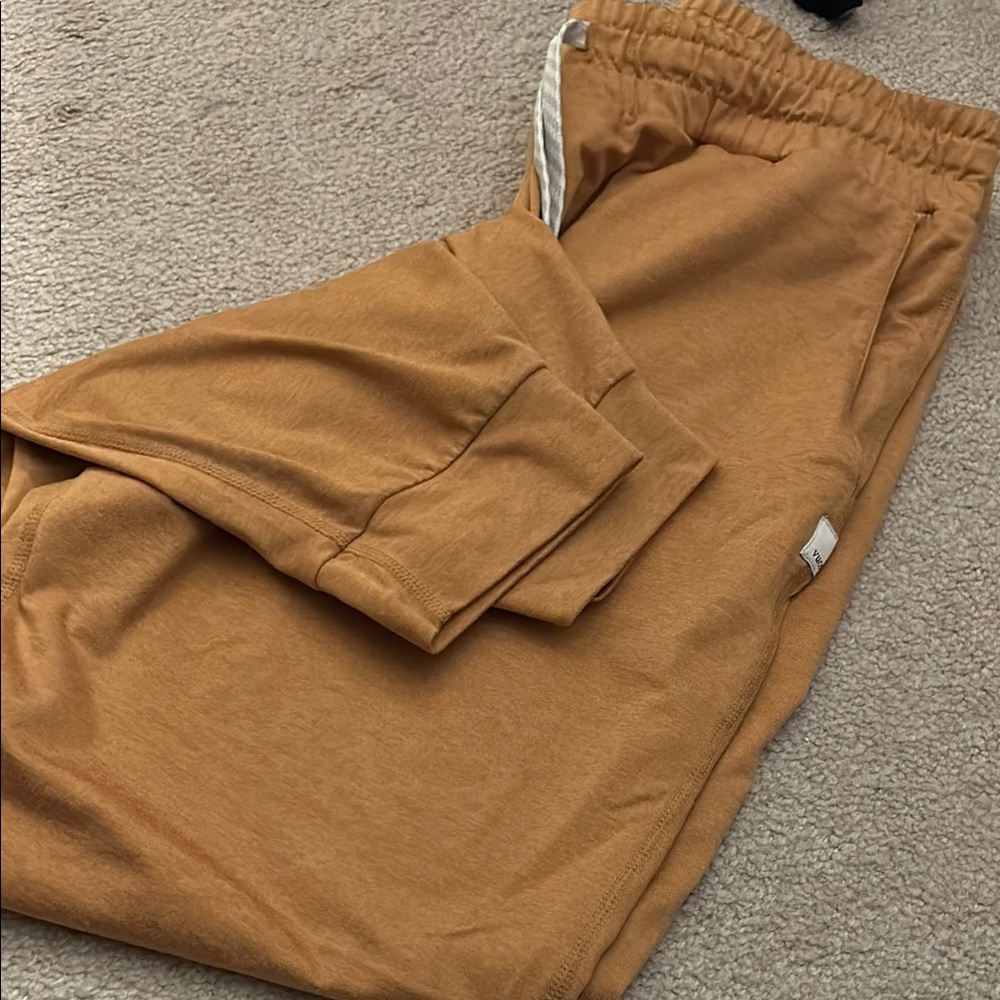 Vuori Cropped Sweatpants in Toasted Caramel - Picture 4 of 5